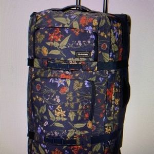 Dakine rolling travel bag and roller carry-on bag